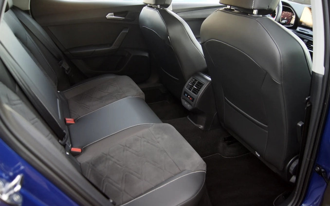 Seat Leon cena 77500 przebieg: 65906, rok produkcji 2021 z Kozienice małe 742